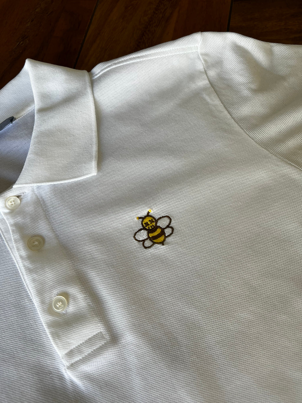 Player Dior x Kaws, Tipo polo